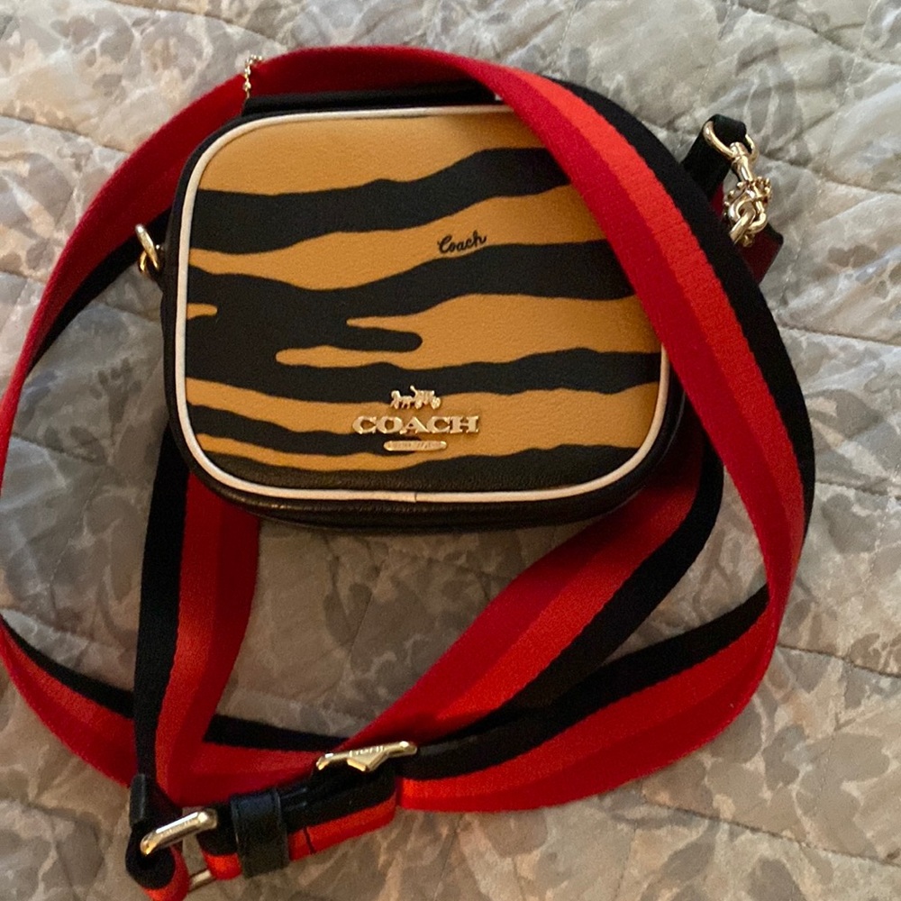 Mini coach crossbody with unique strap and coloring .. NWO